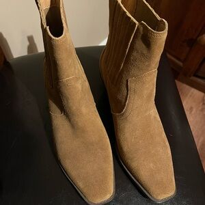 Crown Vintage women’s Suede Ankle boots